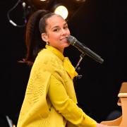 Alicia Keys rende omaggio alle donne che hanno segnato la sua vita