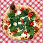 Pizza, che passione: ma quanti italiani si sentono di tornare in pizzeria? La risposta
