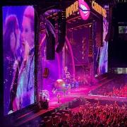 Alanis Morissette raggiunge Pink sul palco per cantare You Oughta Know: il video