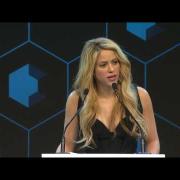 Shakira premiata per il suo impegno umanitario al World Economic Forum