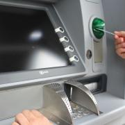 Meno contanti e più bancomat. E il governo tira dritto sulla lotta all'evasione.