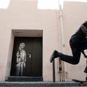 Banksy: l'incredibile storia della porta del Bataclan ritrovata in Abruzzo