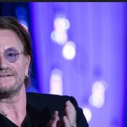 Bono festeggia a Napoli il compleanno con la sciarpa dello scudetto: tutte le foto