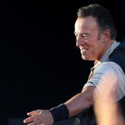 Bruce Springsteen suona la marcia nuziale per una coppia: il video