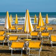 Spiagge, ristoranti, treni e parrucchieri: la vita di prenotazioni che forse ci aspetta