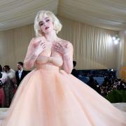 Billie Eilish  e quel generoso patto del Met Gala