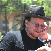 Bono al bar a Bologna... ma è un sosia