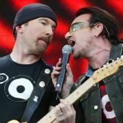 Bono e The Edge cantano i Beatles per festeggiare Bob Geldof