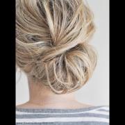 Il low chignon: la moda del momento
