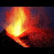 L'eruzione dell'Etna ferisce una troupe BBC. Le incredibili immagini