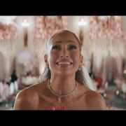 Jennifer Lopez scherza sui suoi matrimoni nel video di Can't Get Enough