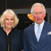 Carlo e Camilla avrebbero un figlio segreto. E la Regina non ha pace
