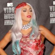 Lady Gaga finalmente racconta la storia del suo abito più incredibile