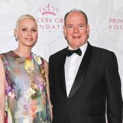 La Principessa Charlene radiosa e floreale in onore della Principessa Grace