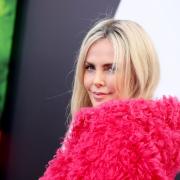 Charlize Theron pubblica le bellissime foto della madre