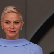 La Principessa Charlene splendente in Norvegia bacia il Principe Alberto: le foto