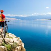 Vacanze in bicicletta: ecco gli itinerari più belli al mare e in montagna