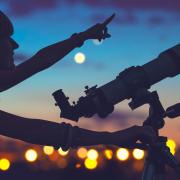 Questa notte Marte, Giove e Saturno danzeranno con la luna