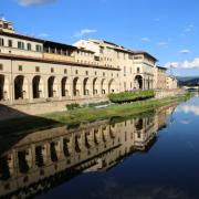 Il meraviglioso Corridoio Vasariano di Firenze apre al pubblico: è il percorso "sospeso" più famoso al mondo