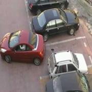 Le rubano il parcheggio. La vendetta di questa donna è epica.