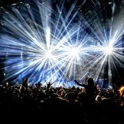 Concerti, live show, spettacoli: si torna ai grandi eventi di un tempo con il teatro verticale