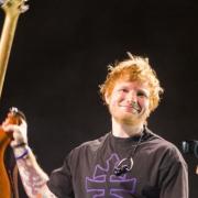 Ed Sheeran fa un meraviglioso regalo a un giovane fan: il video