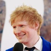 Ed Sheeran barista per una buona causa: il video