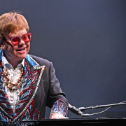 Elton John: in arrivo anche un documentario ricco di video inediti