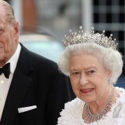 La Regina Elisabetta sarebbe pronta a lasciare il trono per accudire Filippo 