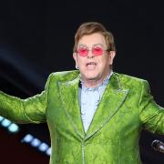 Elton John: le foto a Parigi con Ed Sheeran e Charlie Puth sono davvero irresistibili!