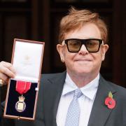 Elton John: il Principe Carlo gli concede una nuova onorificenza