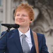 Ed Sheeran ha creato la T-shirt per il club della sua città