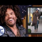 Lenny Kravitz e la sua sciarpa gigante: «Mi perseguita!»