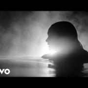 Natalie Portman nell'emozionante clip di James Blake: guarda il video
