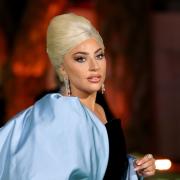  Lady Gaga: la sorella disegna per lei due abiti mozzafiato. Le foto