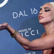 Lady Gaga ringrazia l'Italia e Bradley Cooper. E scoppia a piangere