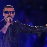 22 ottobre 2000: George Michael si aggiudica il celebre pianoforte di John Lennon