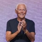 Giorgio Armani cita l'Infinito di Leopardi e ricorda a tutti noi che c'è bisogno di dolcezza 