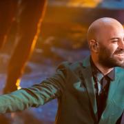 Giuliano Sangiorgi canta Napule è di Pino Daniele per festeggiare la nostra Nazionale vittoriosa