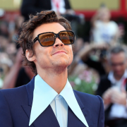 Harry Styles alla Mostra del Cinema e la curiosa polemica sul set