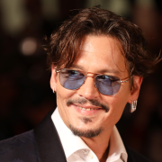 Johnny Depp e la misteriosa rossa. Ecco chi è!