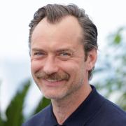 Jude Law è la stella del red carpet di Cannes