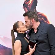 Jennifer Lopez e Ben Affleck: arriva il bacio scaccia-crisi