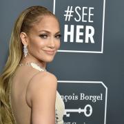 Jennifer Lopez con la madre e la figlia celebra la famiglia