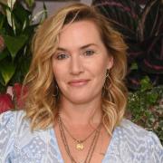 Kate Winslet paga la bolletta elettrica a una mamma in difficoltà