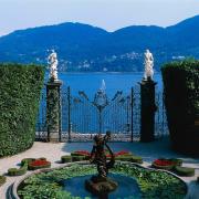 La magia dei rododendri  in fiore e le statue del Canova: il tour virtuale sul lago di Como