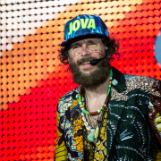 Jovanotti: la figlia Teresa disegna un fumetto per aiutare i bambini malati