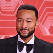 John Legend pubblica la sua nuova canzone natalizia: il video!