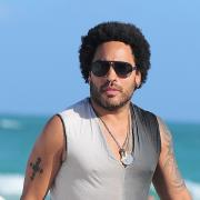 Lenny Kravitz apre le porte della sua fazenda a Rio: il video