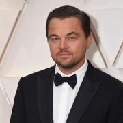 Leonardo DiCaprio corteggia la fidanzata di Bezos. E scoppia il caos. Il video